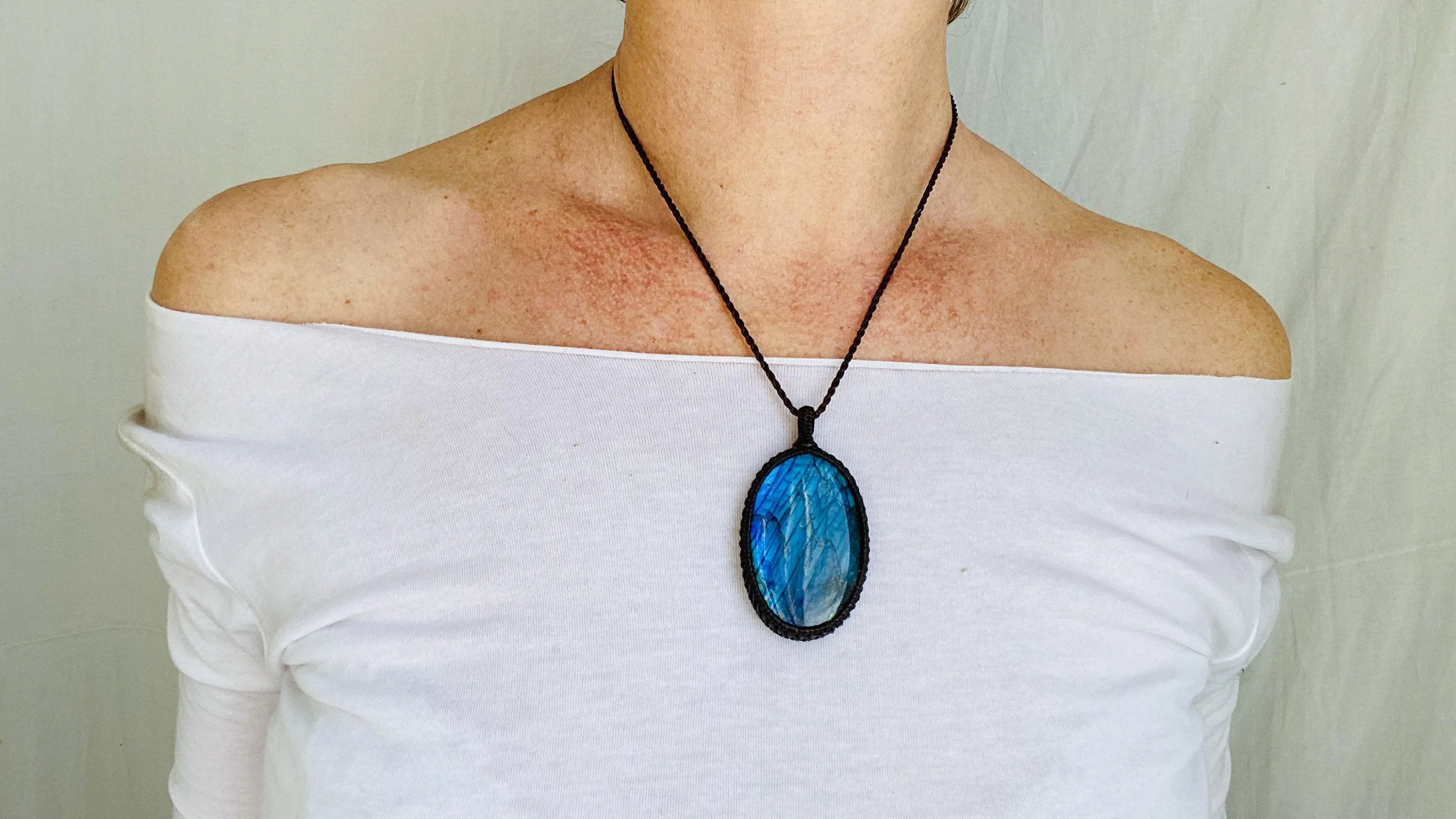 Labradorite Pendant Necklace. 0204