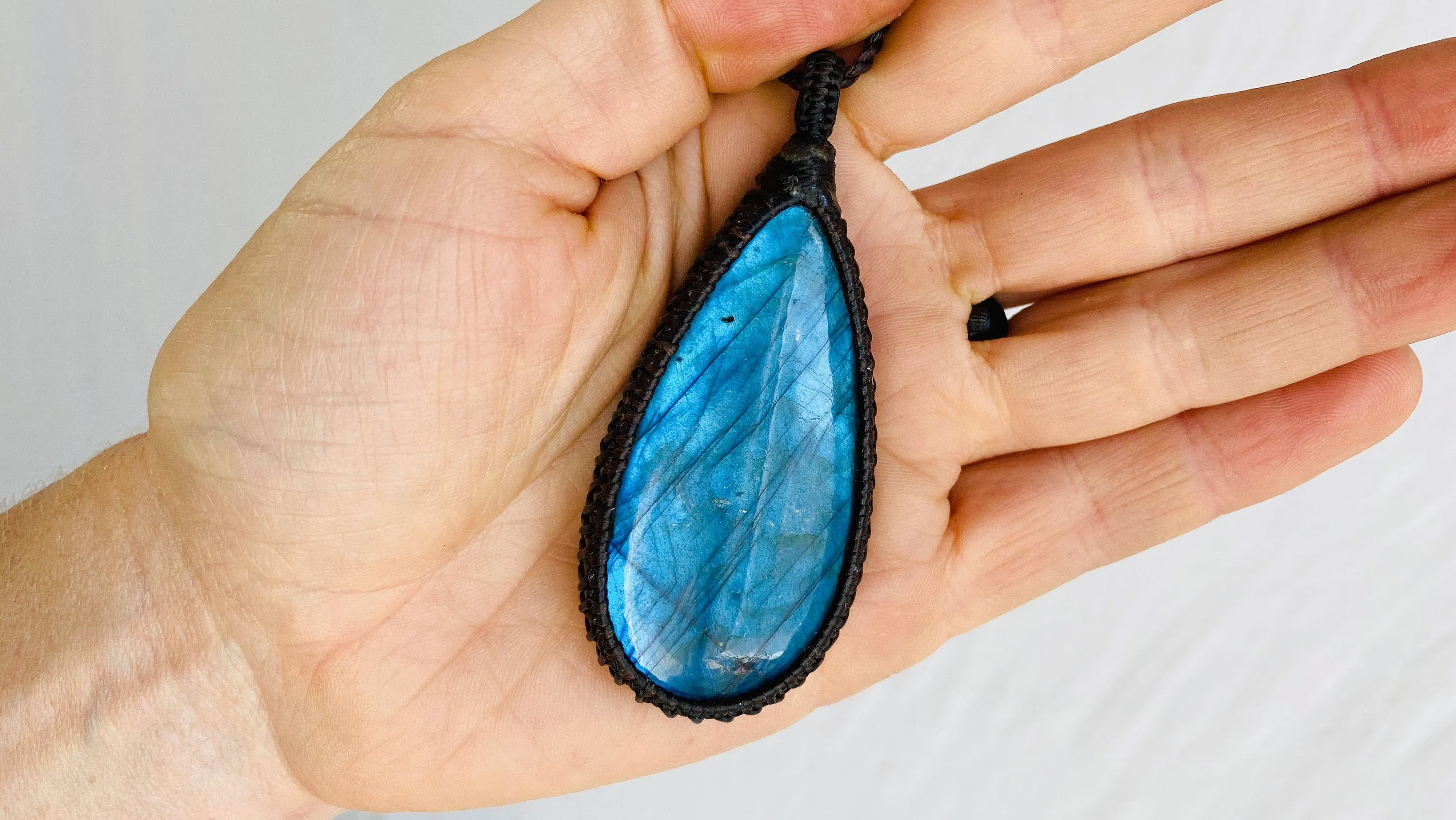 Labradorite Pendant Necklace.