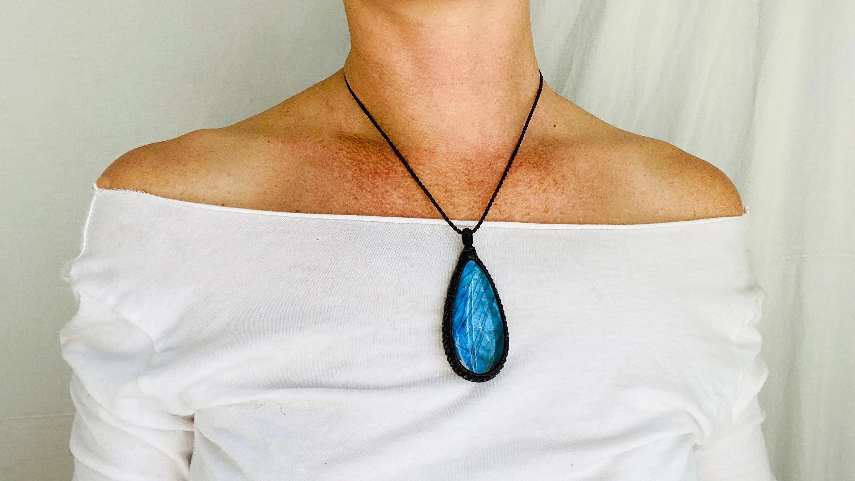 Labradorite Pendant Necklace.