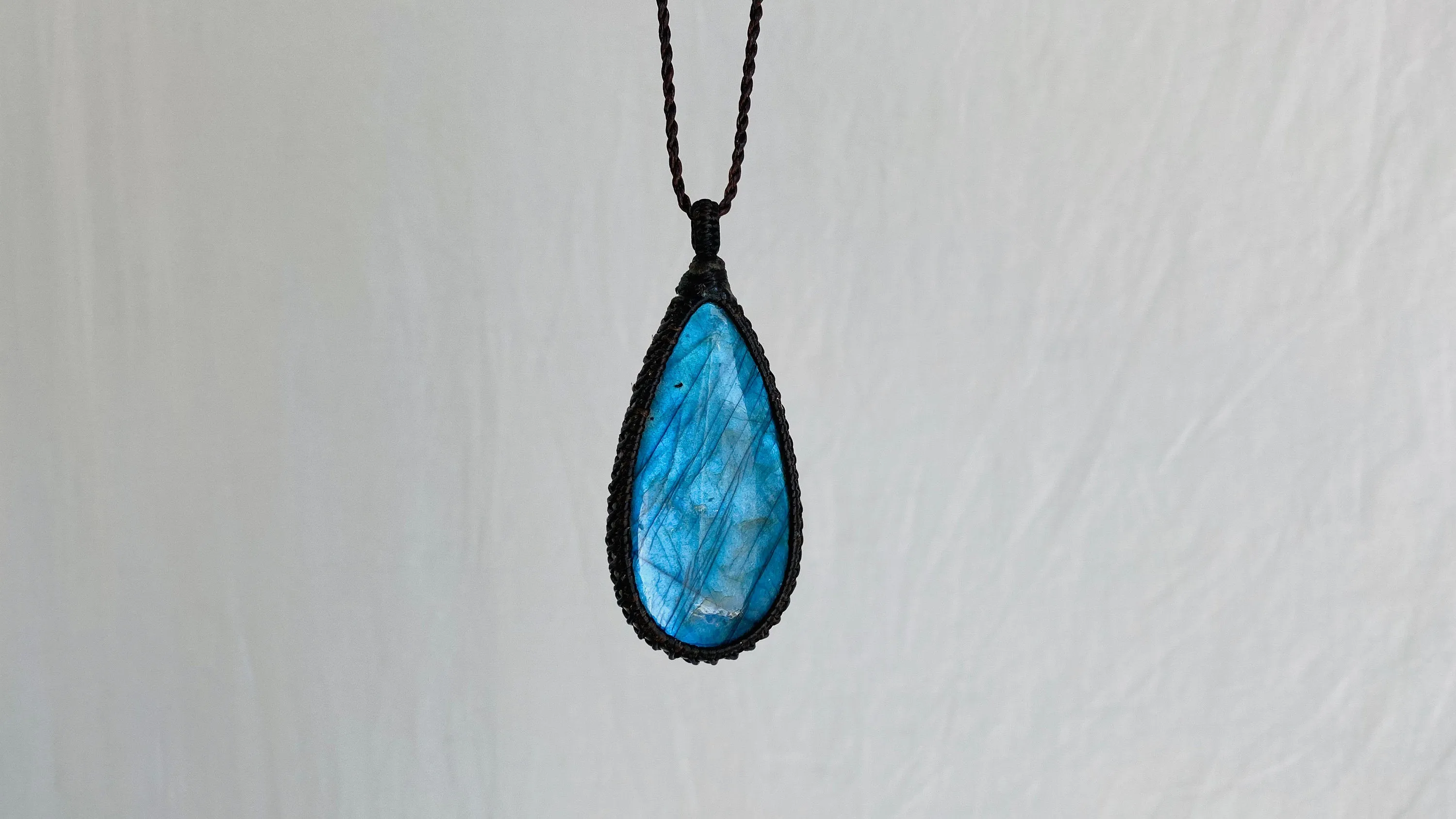 Labradorite Pendant Necklace.